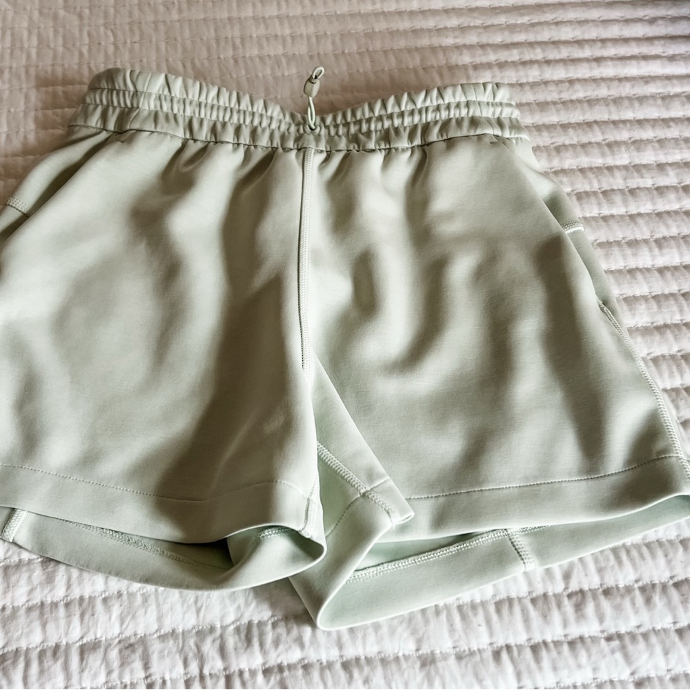 Lulu Lemon Softstreme Women's Mint Green Shorts.